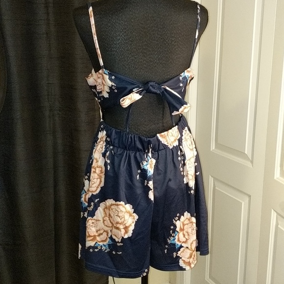 Angahion floral romper - Picture 3 of 7